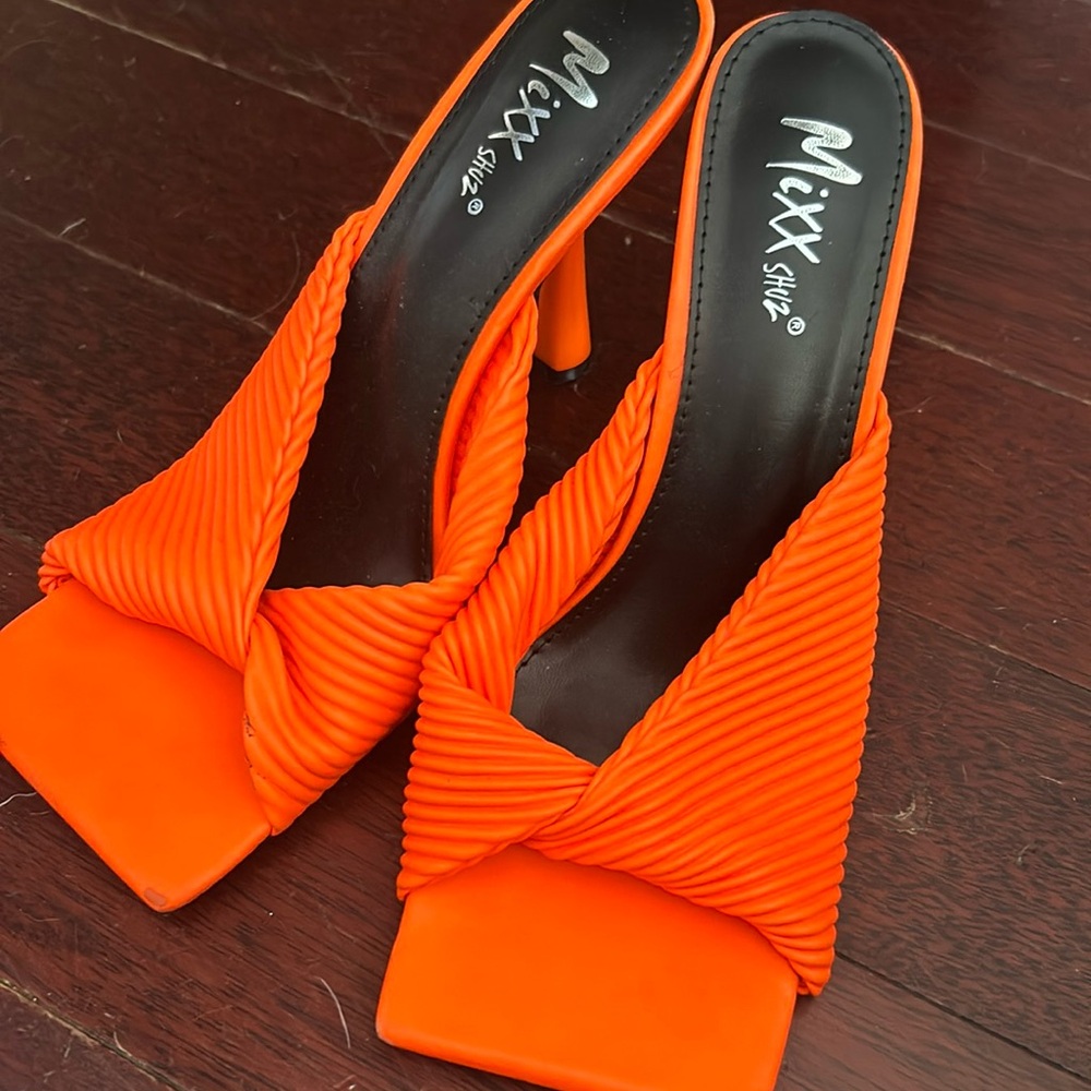 Square front heels orange size 7